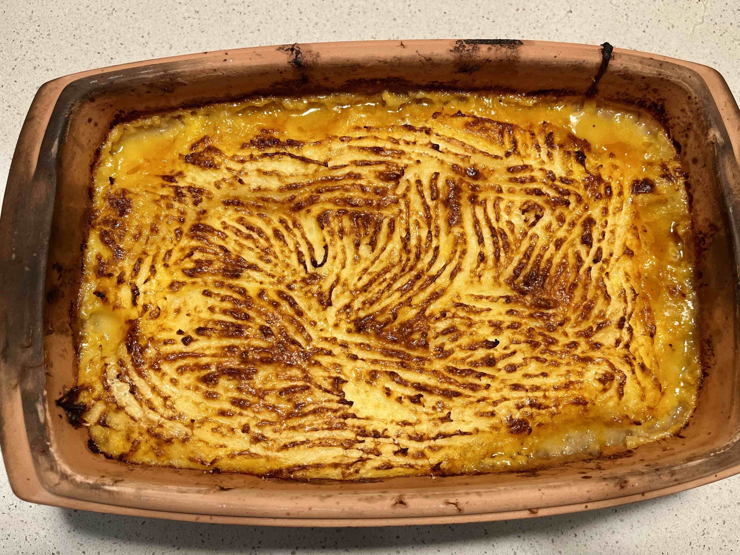 Shepherd's pie med gratinerede kartoffeltoppe.