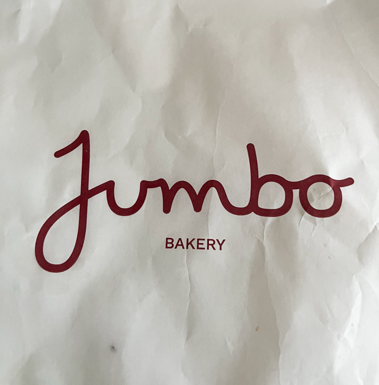 Jumbo Bakery formår både at lave pain suisse og mandelcroissant